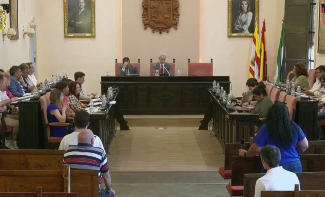 El PSOE denuncia que el delegado de parques y jardines amenazó a una concejal socialista durante un pleno