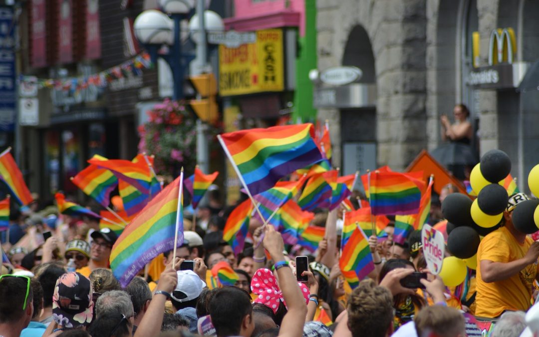 Lectura de Manifiesto a las puertas del Ayuntamiento de Utrera por el Día Internacional del Orgullo LGTBIQ+