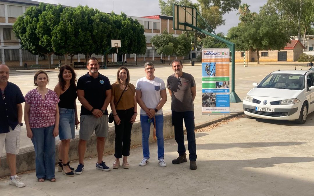 El Ayuntamiento cede dos vehículos al IES Virgen de Consolación para la formación del alumnado