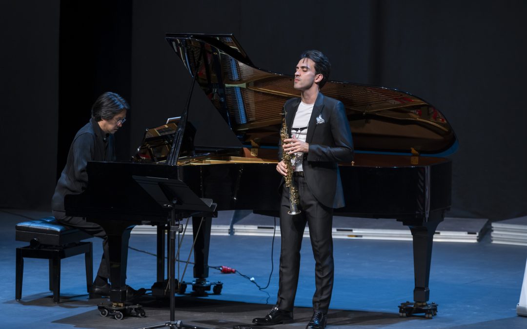 El auditorio de Teror se pone en pie ante la actuación del saxofonista utrerano Luis González