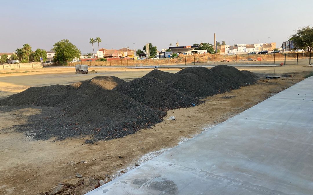El PSOE denuncia la paralización de las obras del campo de fútbol de Campoverde