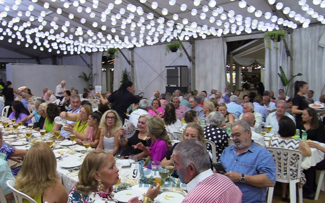 Primer día de Feria con las mujeres de flamenco, toros y grandes conciertos en la caseta municipal