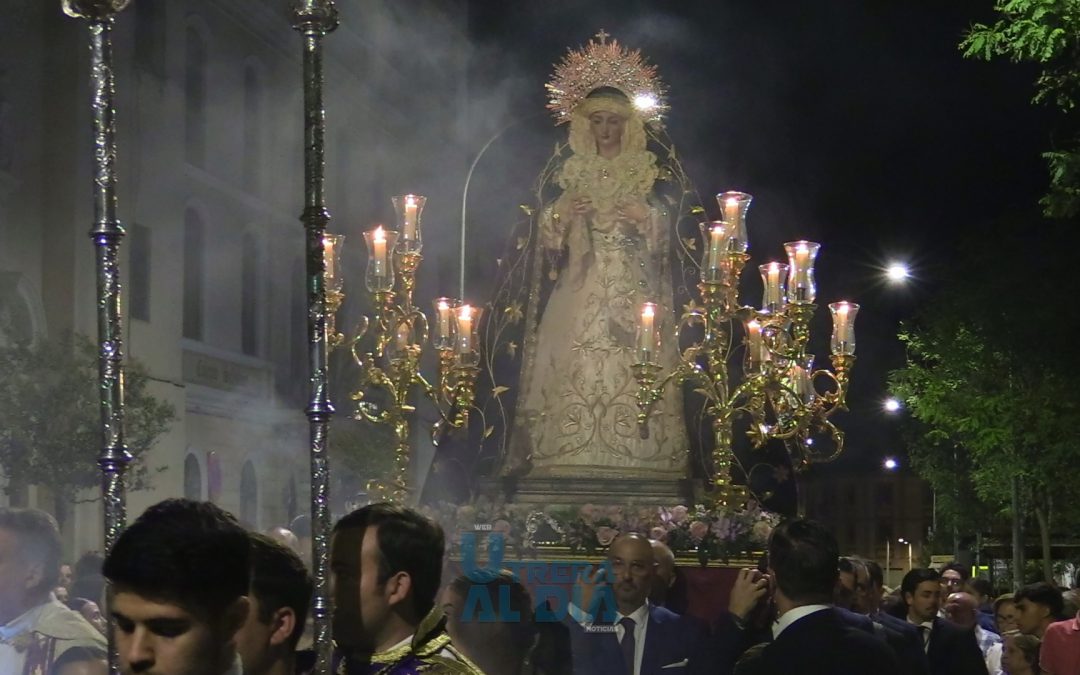 Utrera se vuelca en el Rosario Vespertino de Nuestra Señora de las Angustias [vídeo y galería]