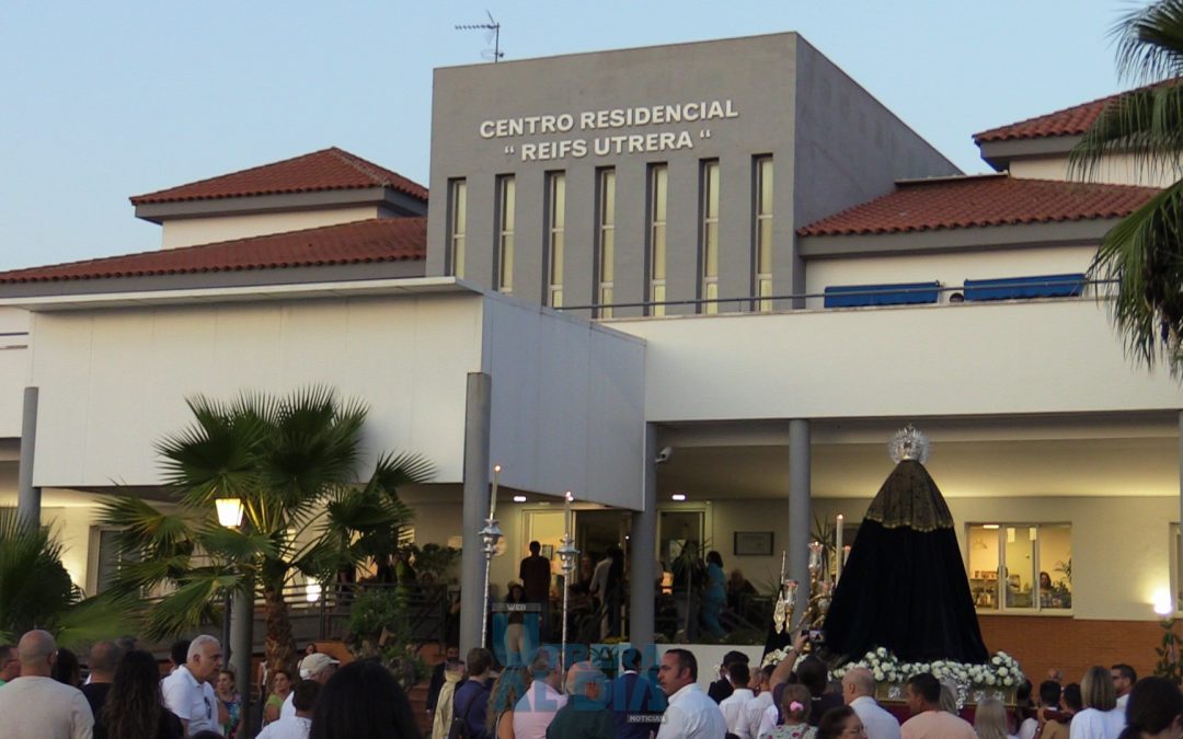 María Santísima de la Amargura realizó su anual visita al geriátrico de Utrera [vídeo y galería]