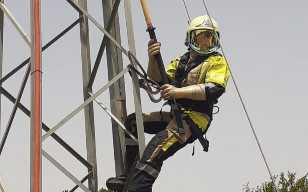 Los bomberos de Utrera forman a otros profesionales en la Intervención con Riesgo Eléctrico