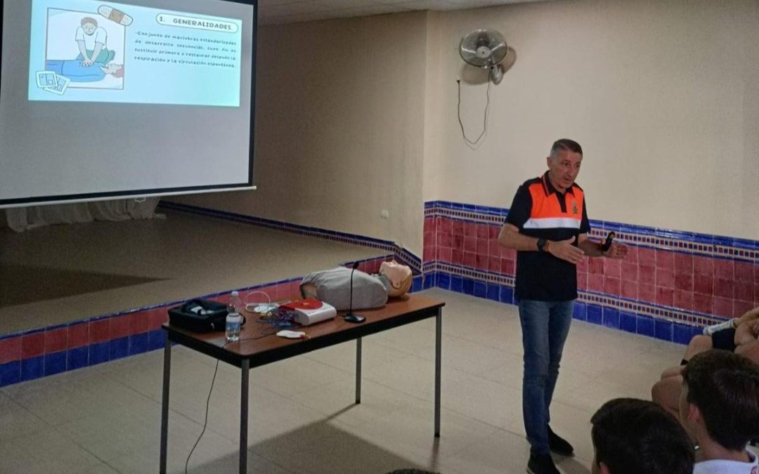 Protección Civil y Bomberos de Utrera imparten talleres de primeros auxilios a alumnos de Bachillerato  