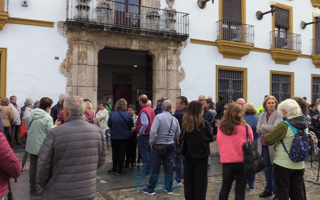 Nueva convocatoria de los usuarios de la piscina de Vistalegre a las puertas del consistorio (vídeo)