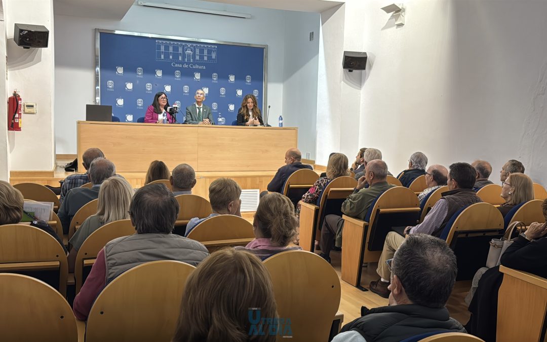 Una conferencia sobre la historia del pueblo gitano de Utrera inaugura el Aula de la Experiencia 25/26 [vídeo]