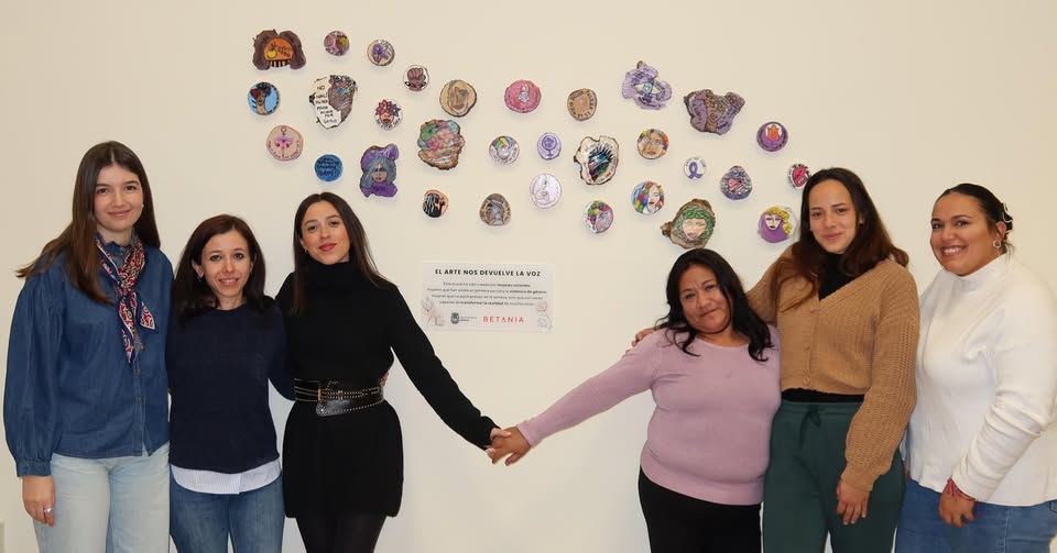 La asociación Hogar Betania obsequia a los servicios sociales utreranos