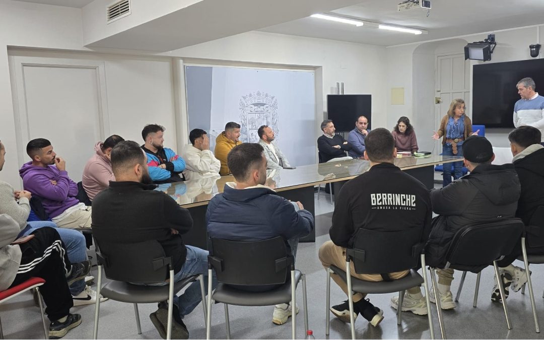 El consistorio se reúne con los hosteleros para afrontar la campaña de Navidad 2025