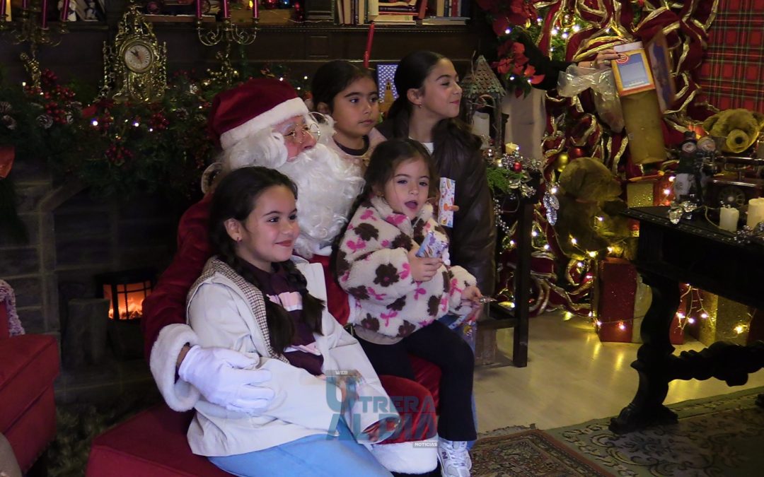 Inaugurada la Casita de Papá Noel de la Asociación De Ilusiones en la Plaza Pío XII [vídeo y galería]