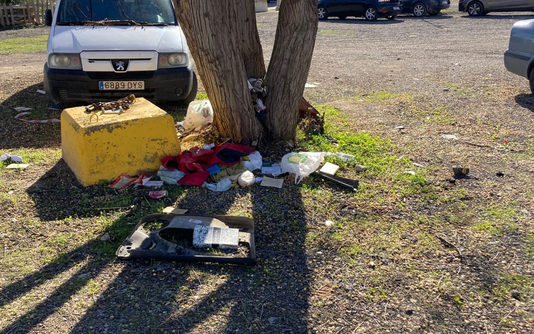 El PSOE se hace eco de las quejas vecinales de El Matadero: «deterioro del aparcamiento e incumplimiento de la reurbanización prometida»