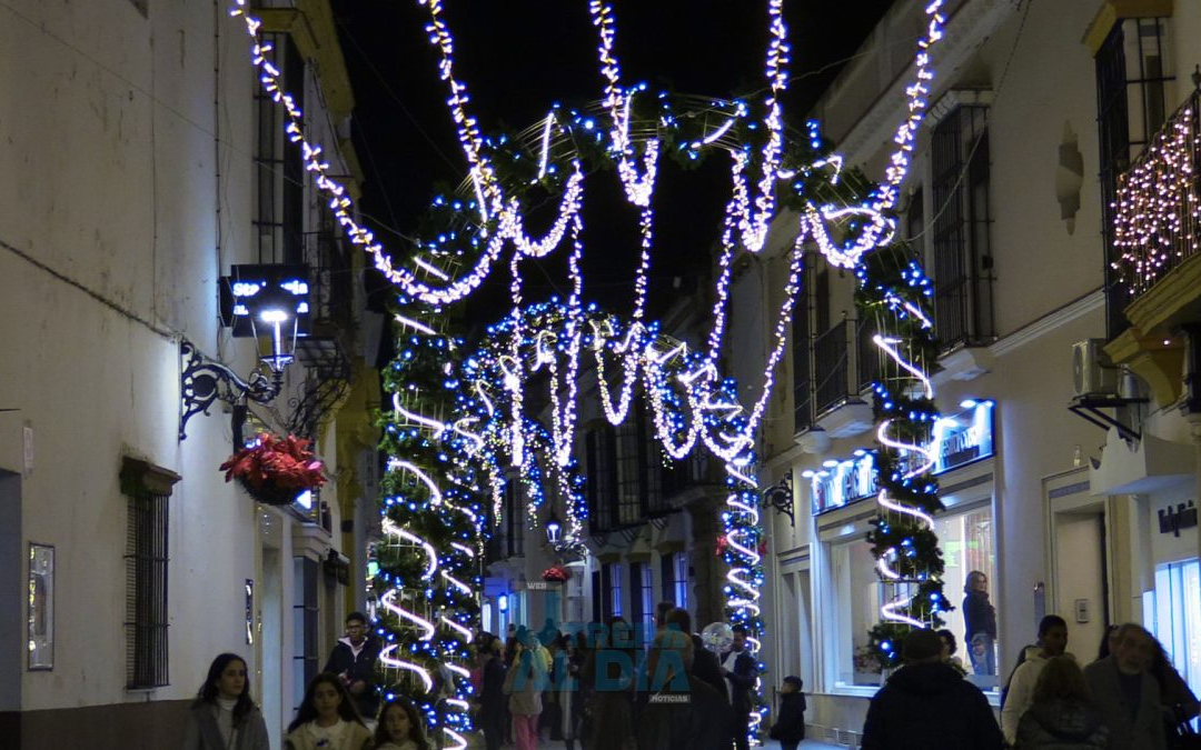 50 calles y plazas decoradas con más de 900 mil luces para iluminar la Navidad en Utrera