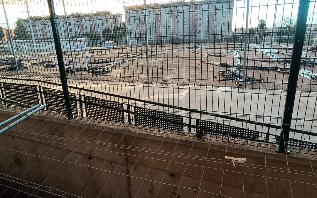 El PSOE de Utrera critica la paralización en la obra del campo de fútbol de Campoverde durante un año y medio
