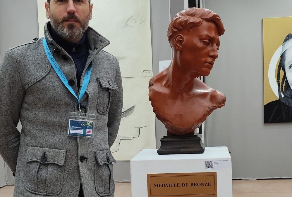El autor de la nueva escultura de Bambino, Francisco Blasco Rivero, distinguido con la Medalla de Bronce 2026 en París