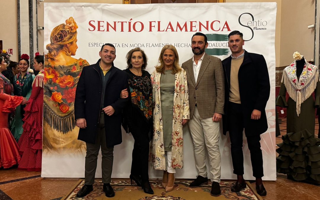 Éxito de público en la pasarela benéfica de moda flamenca para la Hermandad Jesús Nazareno de Utrera [vídeo y galería]