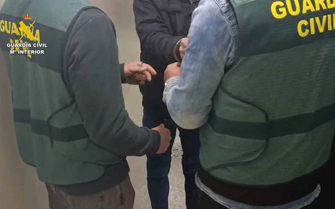 La Guardia Civil detiene a un vecino de Utrera como presunto autor del robo en el interior de ocho viviendas
