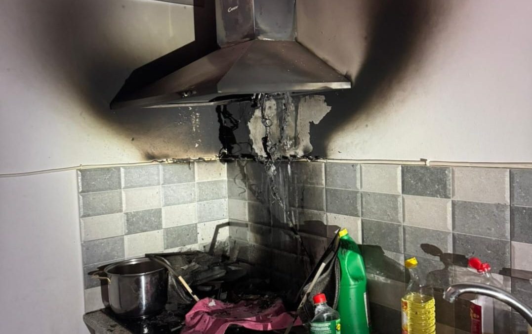 Incendio en la cocina de una vivienda de la calle Gorrión este sábado