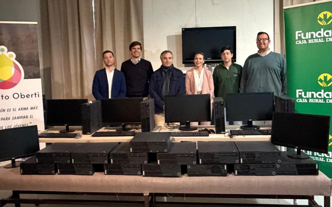 La Fundación Caja Rural de Utrera realiza una donación de 20 equipos informáticos al Proyecto Oberti