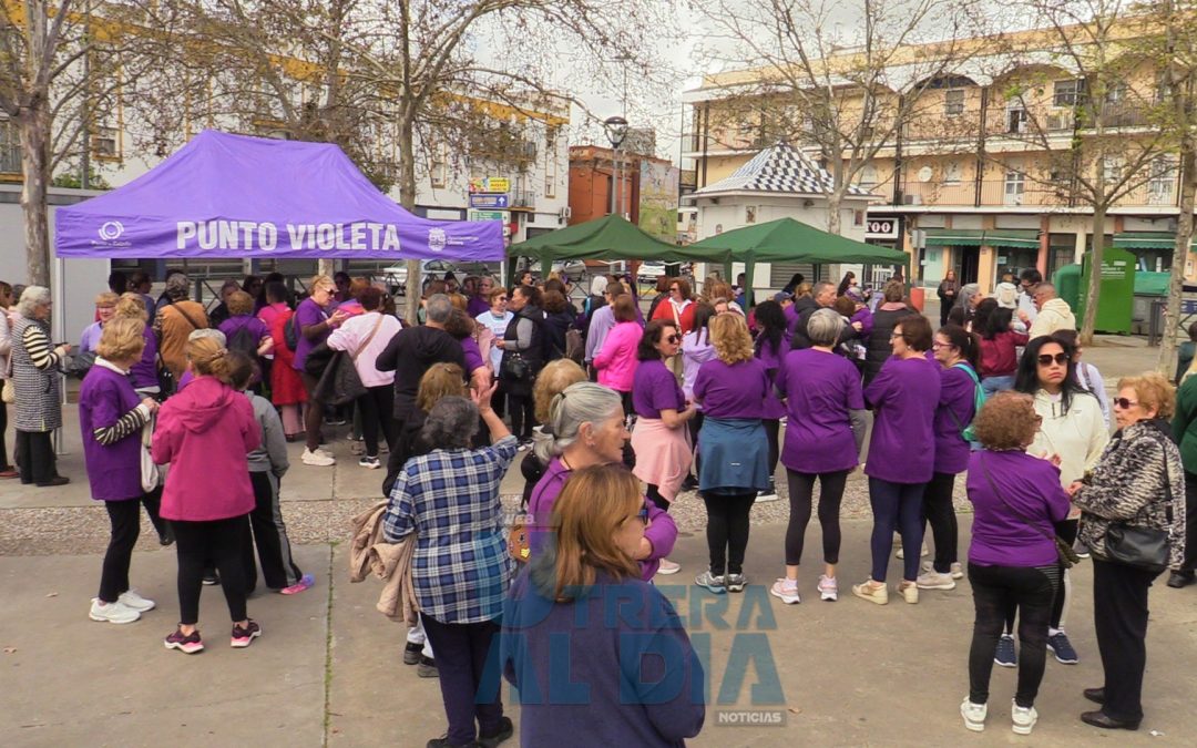 La Plaza de las Fabricantas de Utrera se volvió epicentro de las actividades por el 8M (vídeo y galería)