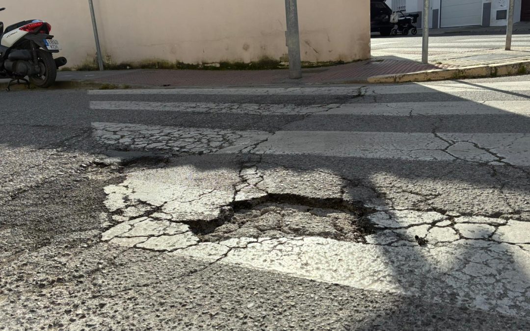 El PSOE denuncia el estado del viario público «Utrera se hunde entre baches»