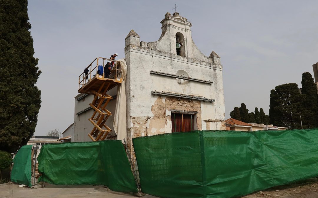 Comienzan las obras en la cubierta de la Capilla de San Francisco del Cementerio Municipal