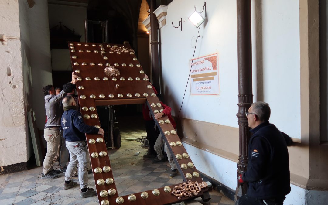 El Ayuntamiento de Utrera restaura íntegramente la Puerta del Perdón de la Parroquia de Santa María