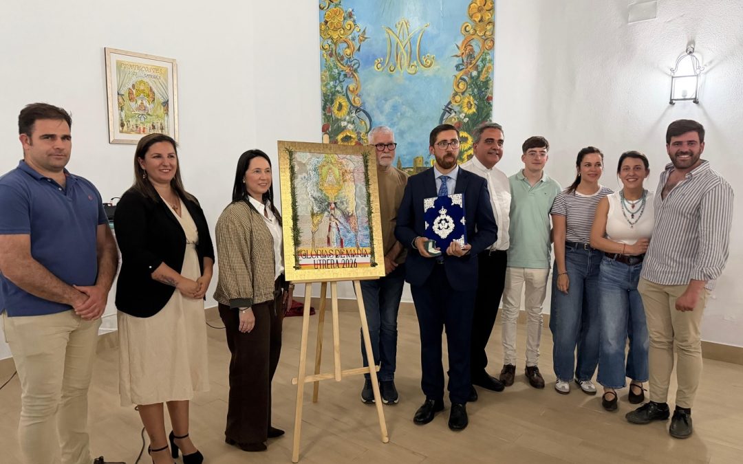 Paco Caro recibe las Pastas para el Pregón de Glorias que se celebrará el 25 de abril