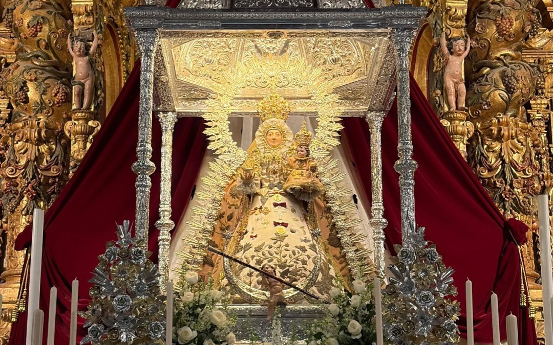 La Hermandad de Consolación realiza un lucernario con el SIMPECADO de la Patrona por el interior del Santuario