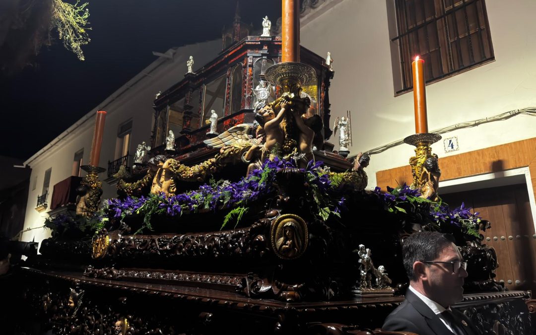 La Hermandad Vera-Cruz y Santo Entierro cerraron la Semana Santa utrerana (directo)