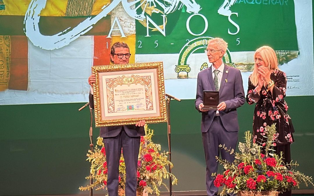 Utrera entrega la Medalla de Oro de la Ciudad al Pueblo Gitano en un acto institucional cargado de reconocimiento y emoción