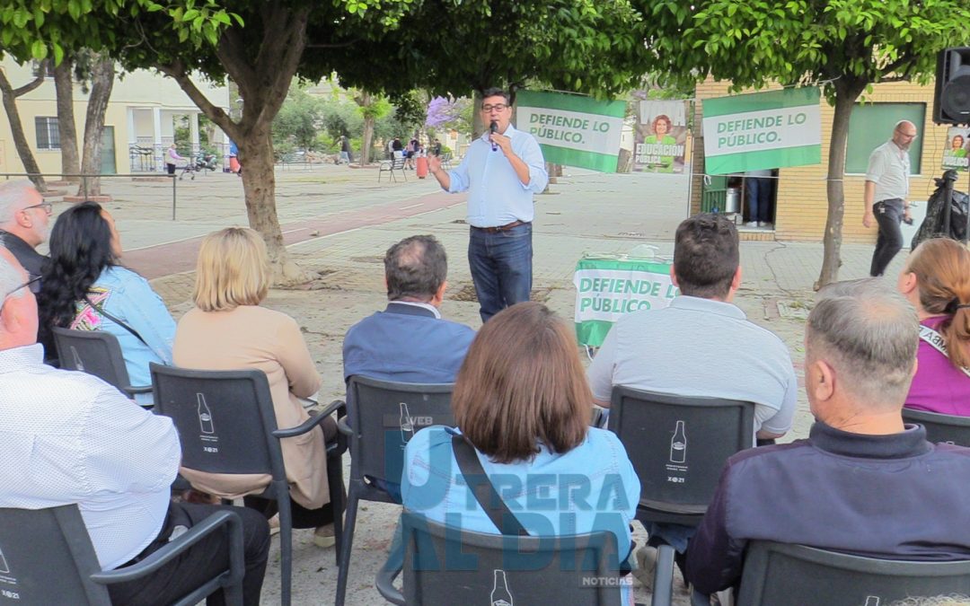 El PSOE de Utrera pide el voto para «defender lo público» en las urnas durante una charla en El Tinte (vídeo)