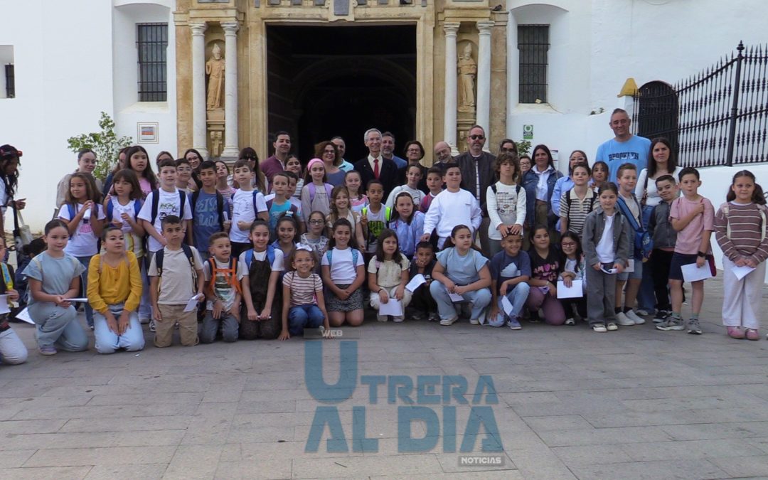 Los alumnos del CEIP Álvarez Quintero realizan el trabajo multidisciplinar «Utrera en poesía» (vídeo y fotos)