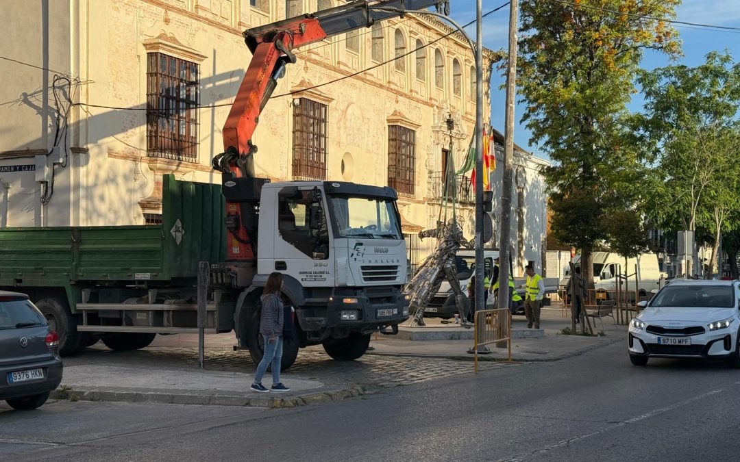 Trasladado el monumento a Abate Marchena desde Casa Surga hasta el Centro de Estudios Olivareros