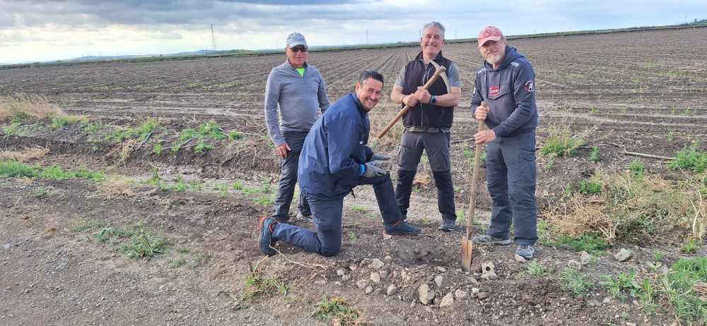 El Camino de Santiago a su paso por Trajano recupera su señalización gracias al voluntariado utrerano