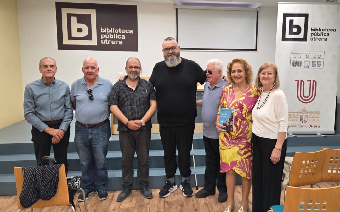 La Asociación de Alumnos y Alumnas del Aula de la Experiencia de Utrera reúne a numeroso público en la conferencia de David Pastor Vico
