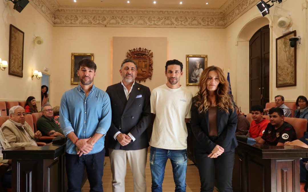 Jesús Navas emociona al Aula de la Experiencia de Utrera: «Mi mayor orgullo es seguir siendo el mismo niño del pueblo» (VÍDEO)
