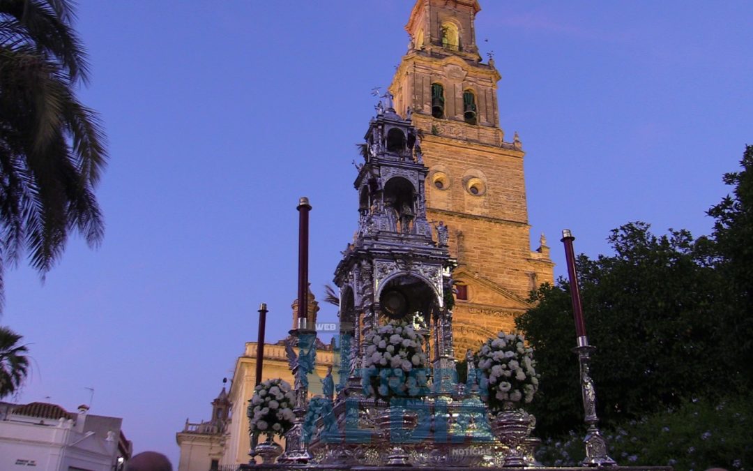 Utrera vive con fervor el Corpus Christi de la Parroquia de Santa María con el horario cambiado a la tarde (vídeo y galería)