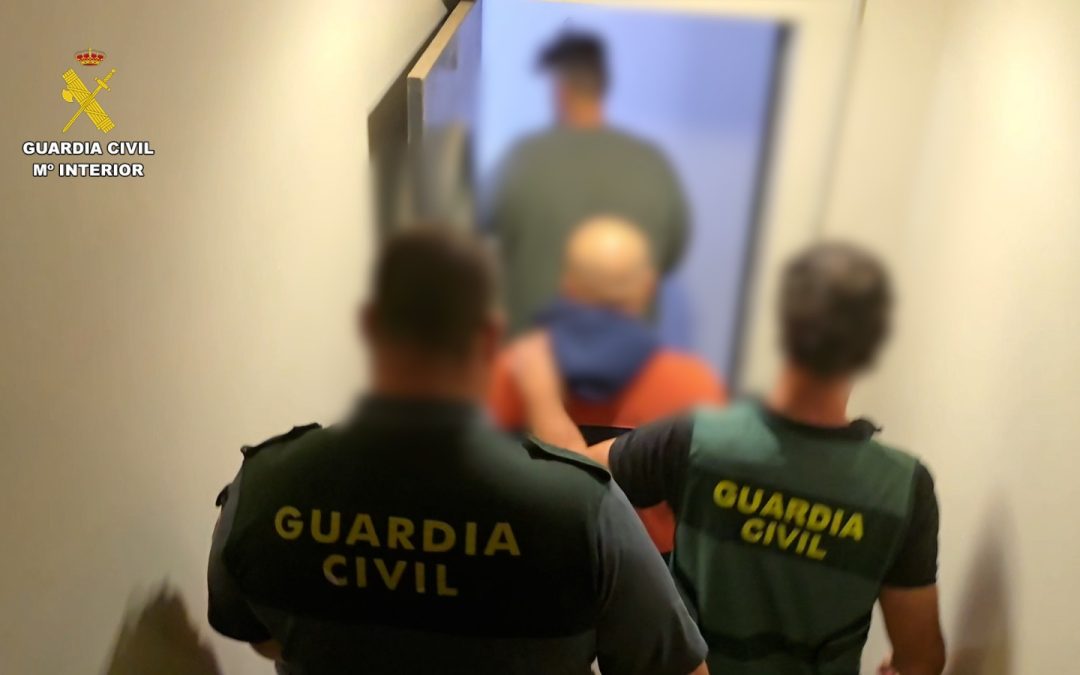 La Guardia Civil desmantela un grupo criminal dedicado a la venta de droga con el método de tele-coca en Utrera (vídeo)