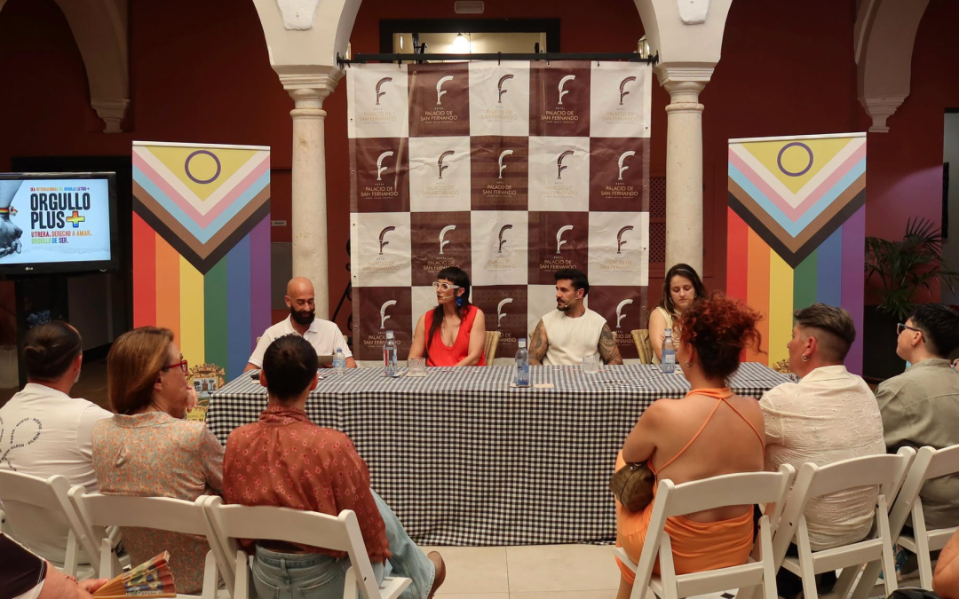 Utrera defiende la diversidad en una emotiva mesa redonda con referentes LGTBIQ+ (vídeo)