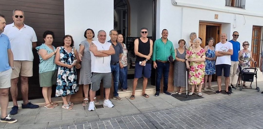 El delegado de Movilidad se reúne con los vecinos de la calle Molino para atajar los problemas de tráfico