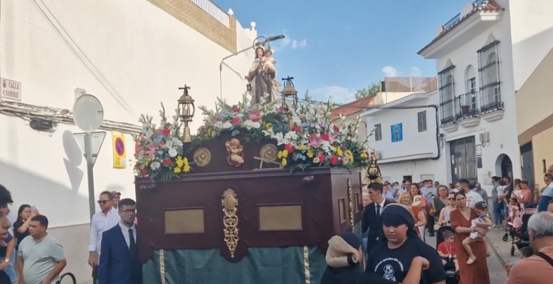 Utrera celebra la Velada del Carmen 2026 con su tradicional fiesta vecinal y salida de la Virgen por el barrio