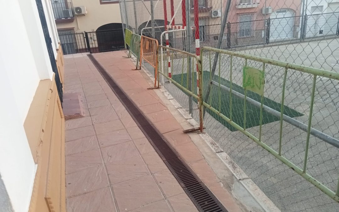 Izquierda Unida visita la barriada de La Fontanilla y recoge las principales demandas vecinales para incorporarlas al programa municipal de 2027