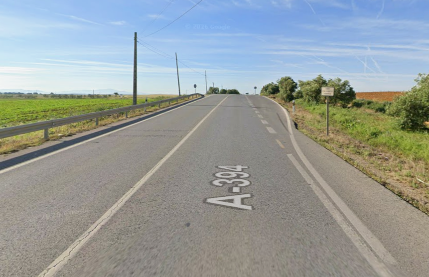 Fallecen dos personas en un choque frontal entre dos turismos en Utrera