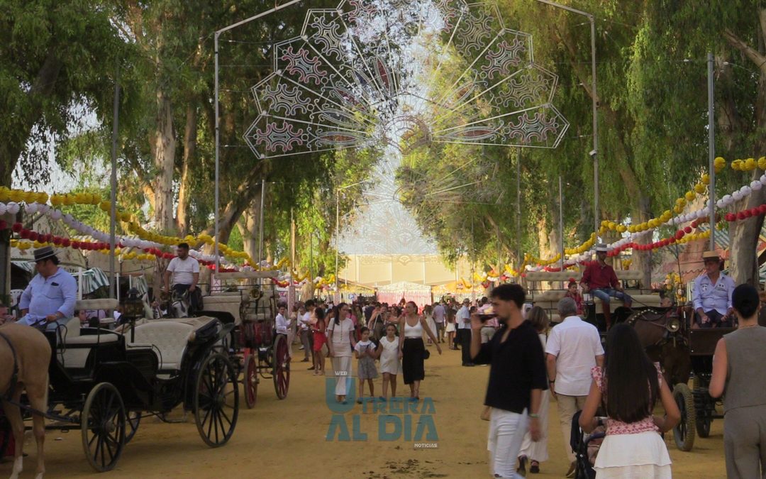 Utrera culmina su Feria de Consolación con la salida de la Patrona, el concierto de Las Carlotas y los fuegos artificiales