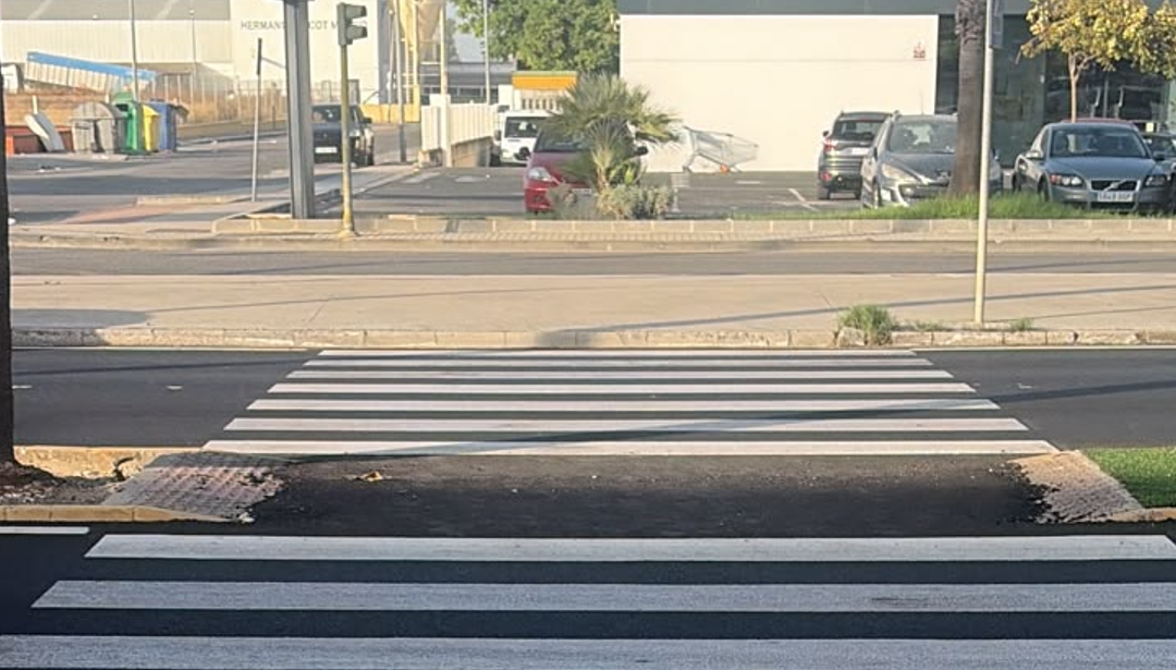 Apdis denuncia la eliminación del pavimento táctil para personas ciegas en las obras de la Ctra. Utrera-Sevilla a su entrada en la ciudad