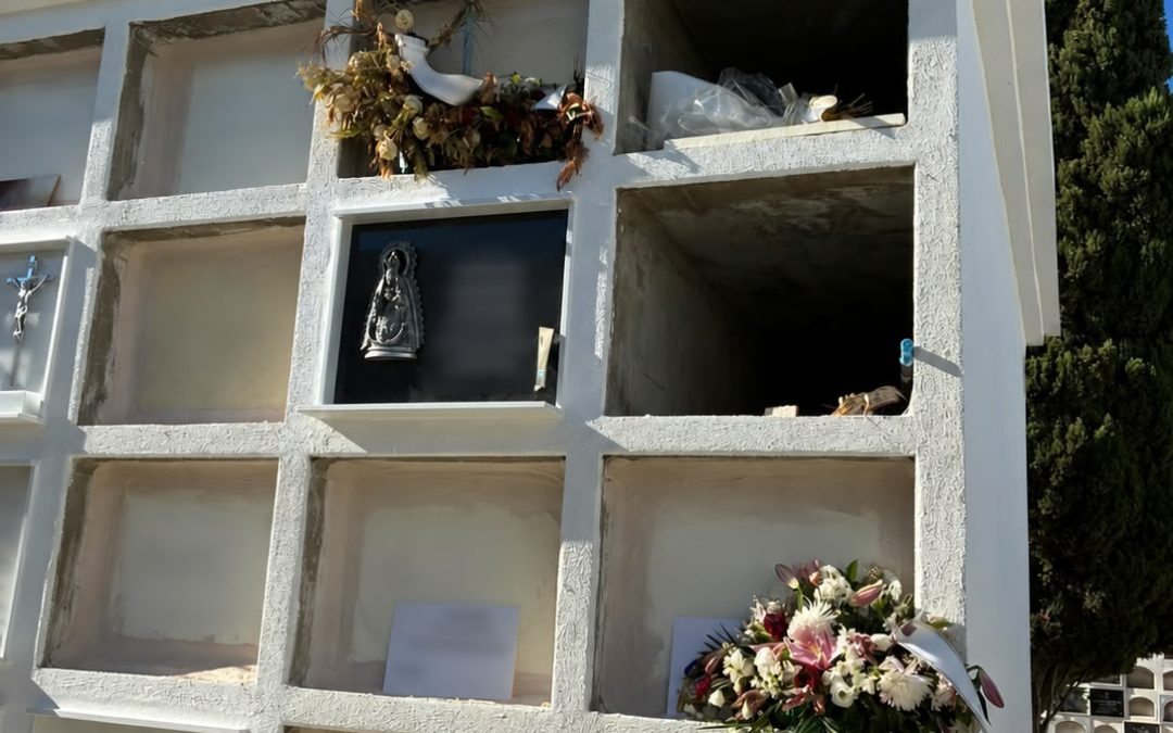 El PSOE de Utrera denuncia la situación «al límite» del cementerio de Utrera con «solo tres nichos disponibles para enterramientos»