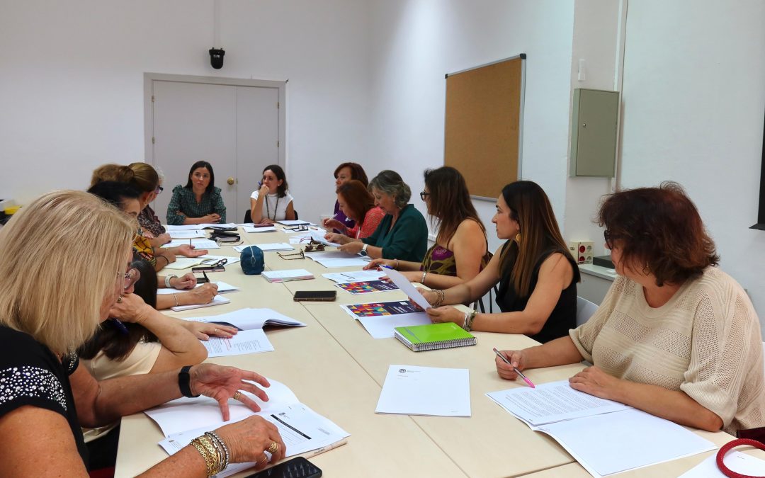 El Consejo Local de la Mujer aborda la programación de actividades con motivo del 25N en Utrera