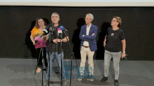 photo 5861712232927315575 y