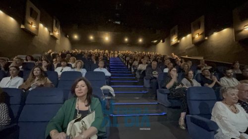 photo 5861712232927315585 y